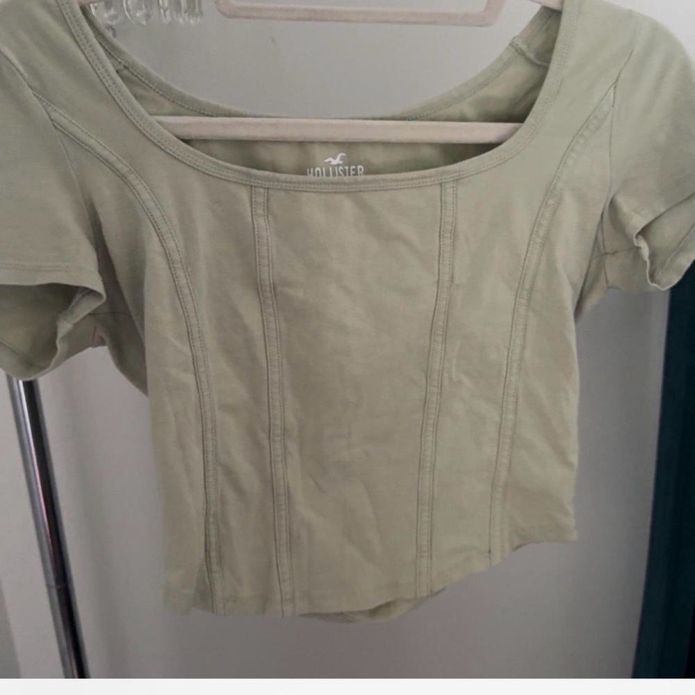 Hollister Women's Green cropped Top